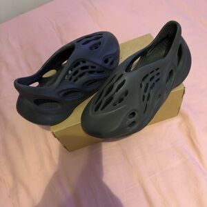 Adidas Yeezy Foam Runner Onyx Size 9 – Authentic
